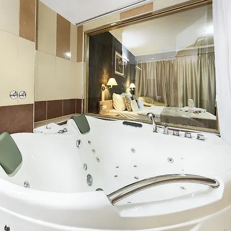 Mendan Magic & Wellness מלון זלקרוס